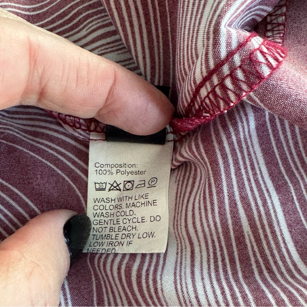 SHEIN Maroon and White Swirl Short Sleeve Top - Picture 4 of 4